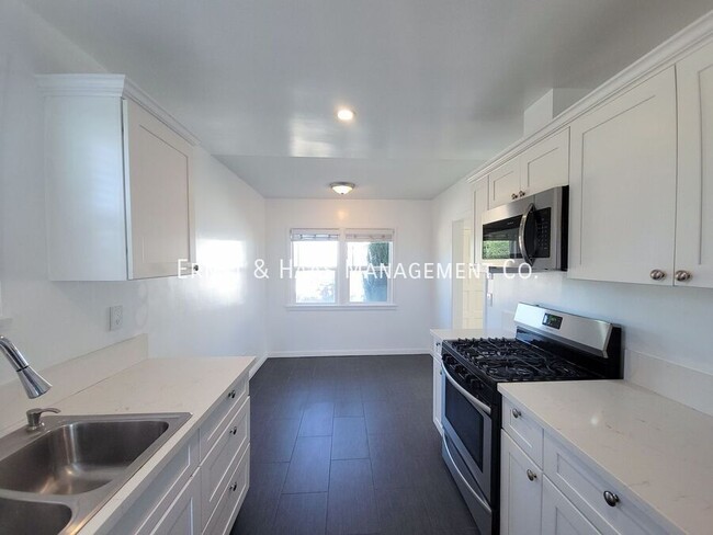 Building Photo - Renovated 1 Bedroom Apartment in Lakewood ...