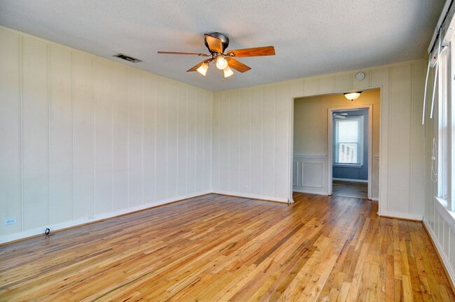 Building Photo - 2 Bedroom Bungalow