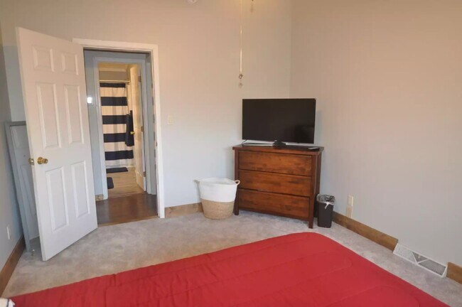 Building Photo - Furnished - Water and Electricity AVL - In...