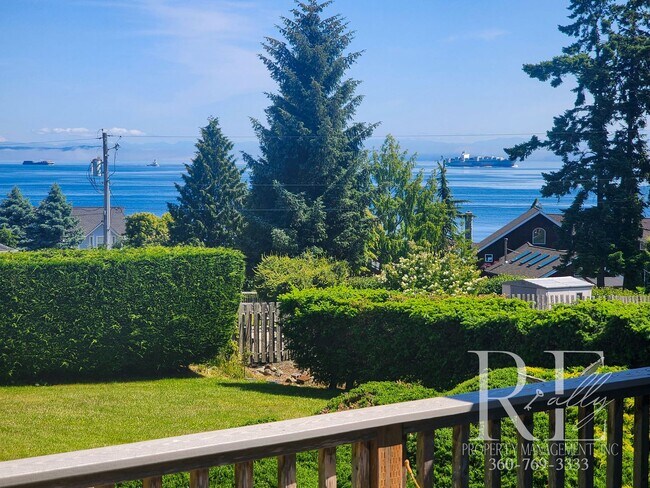 Building Photo - Coastal 3-Bed Home with Stunning Puget Sou...