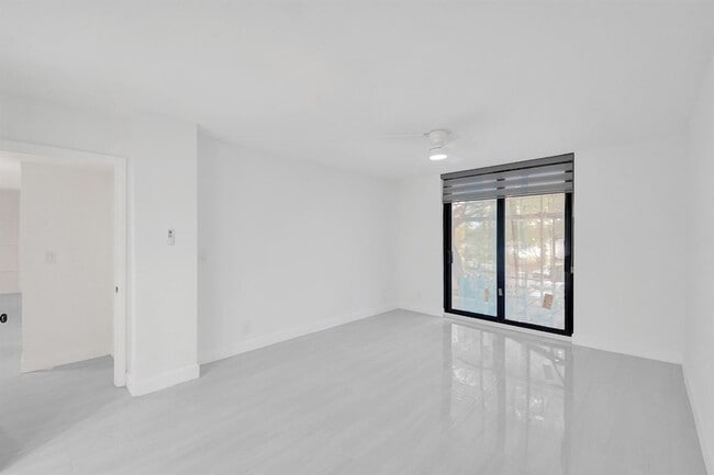 Building Photo - 3800 N Hills Dr