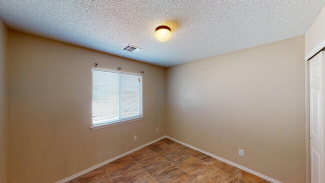 Building Photo - 14336 Desert Sage Dr