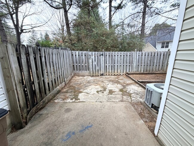 Building Photo - 5106 Bartholomew's Ln