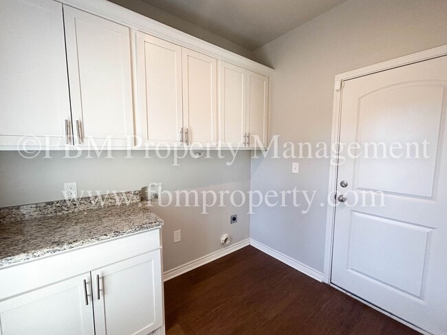 Building Photo - 1904 Uhl Rd