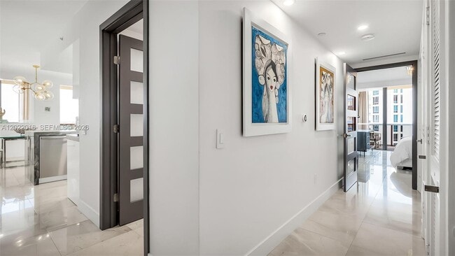 Building Photo - 5875 Collins Ave