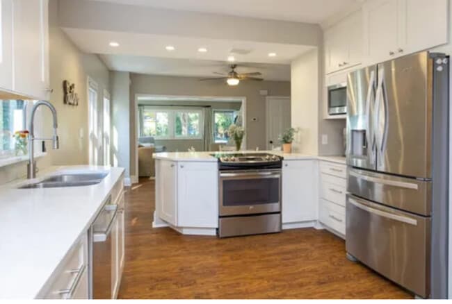 Building Photo - 2417 23rd Ave S