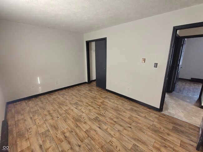 Building Photo - 5791 N Vinton Hills Dr