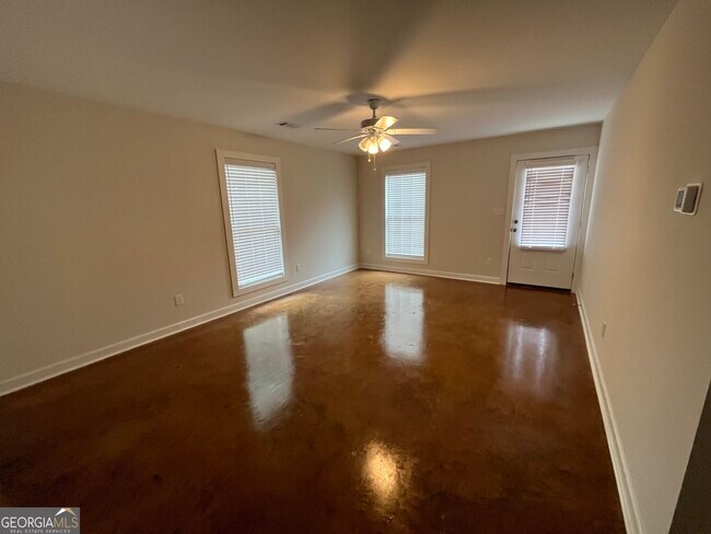 Building Photo - 1112 3rd St