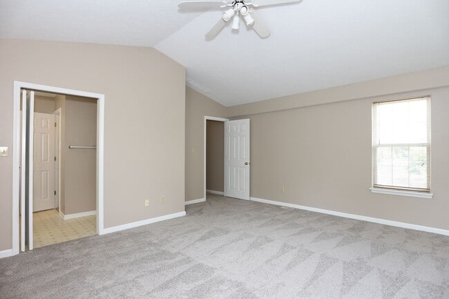 Building Photo - Large 5 Bedroom Westfield Home!