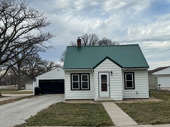 Building Photo - 2bd 1ba House for Rent Hudson, IA