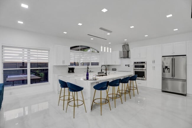 Building Photo - 3824 SW 49th Pl