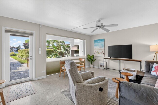 Building Photo - 414 Seasage Dr