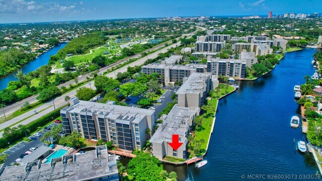 Building Photo - 19 Royal Palm Way