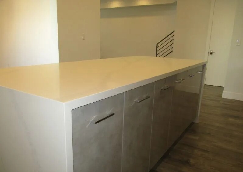 Building Photo - 1211 N Mariposa Ave