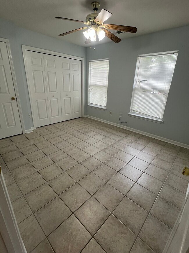 Building Photo - 1-Bedroom, 1-Bath Condo