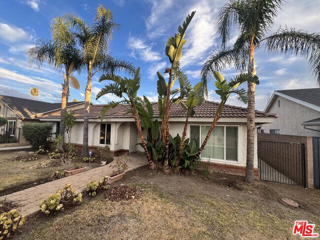 Building Photo - 16650 Rinaldi St