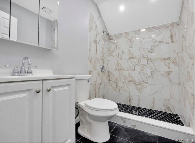 Building Photo - 178 N Ocean Ave