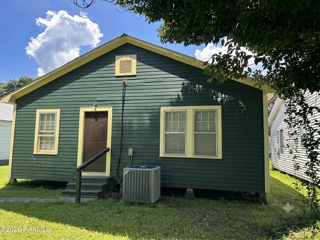 Building Photo - 509 N Dupre St