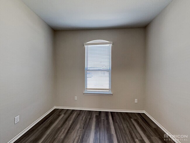 Building Photo - 2533 Doe Run
