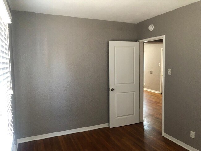 Building Photo - 630 N Manor St