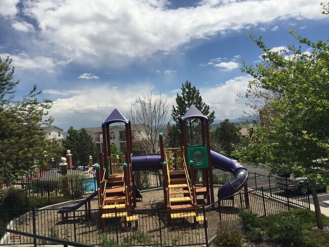 Building Photo - Available Now- 2 Bed/2 Bath Top Floor Condo with Covered Garage Space and Additional Storage