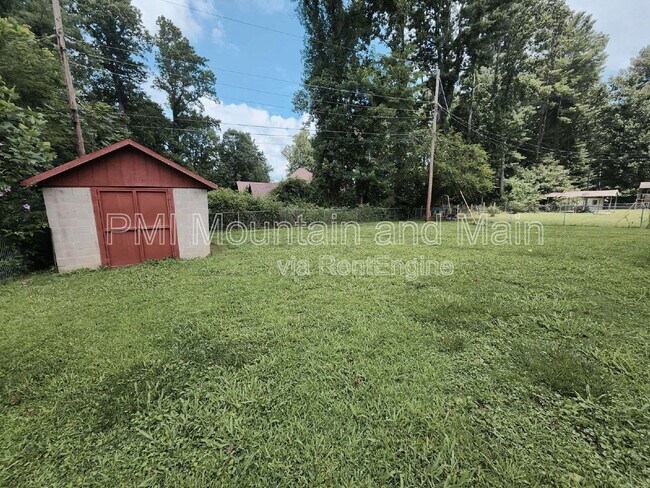 Building Photo - 317 N Hillandale Dr