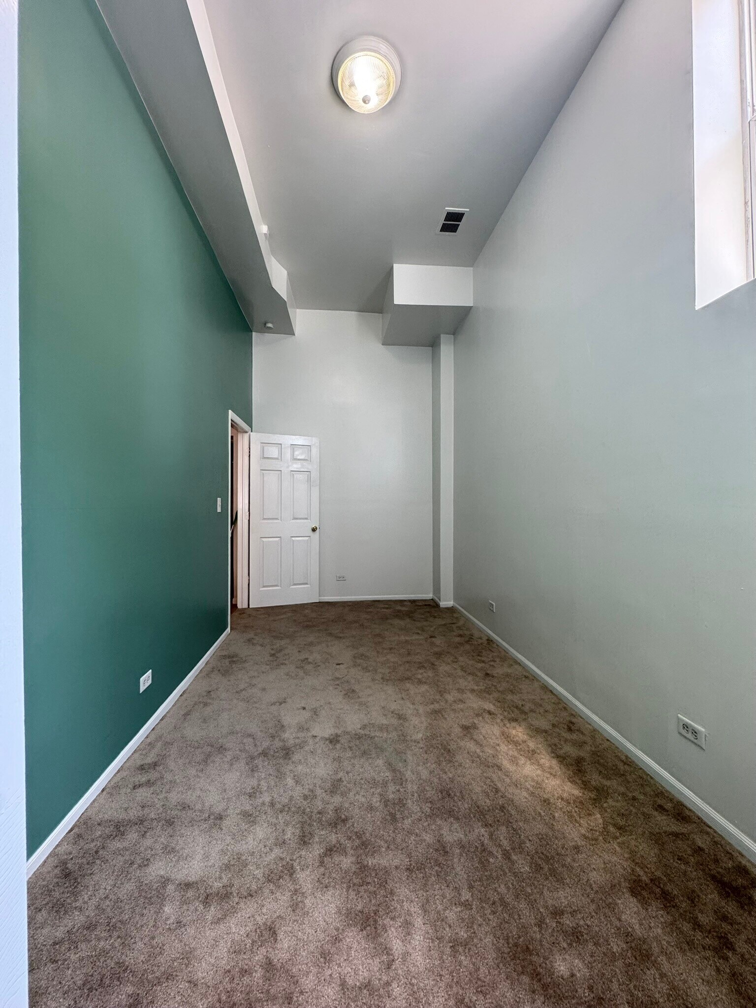 Building Photo - 647 W 48th Pl