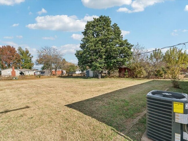 Building Photo - 411 W 46th St