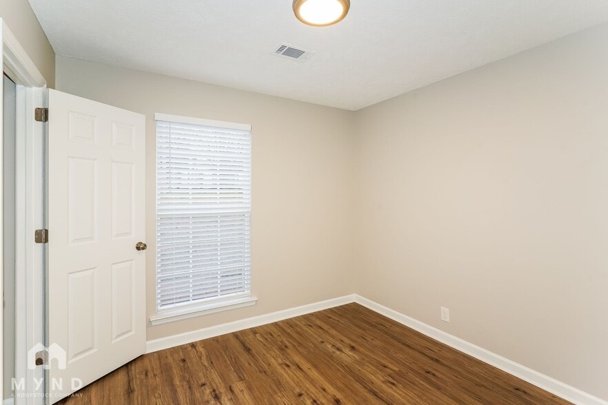 Building Photo - 252 Cedarview Dr