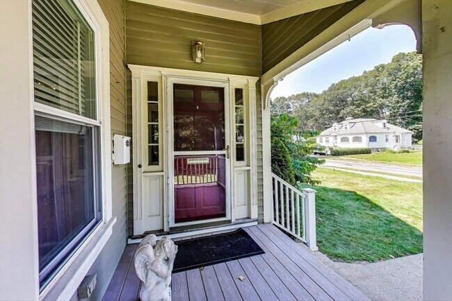 Building Photo - 2 Elm St