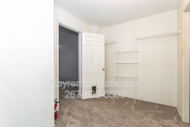 Building Photo - 654B Woodford Ln