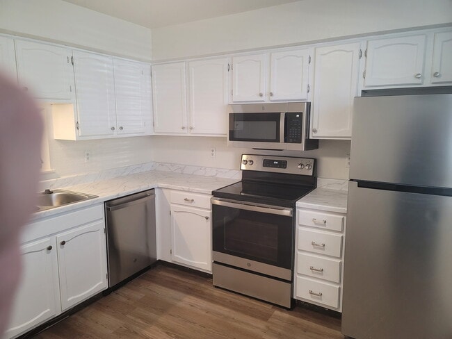 Building Photo - 5347 S Fox St