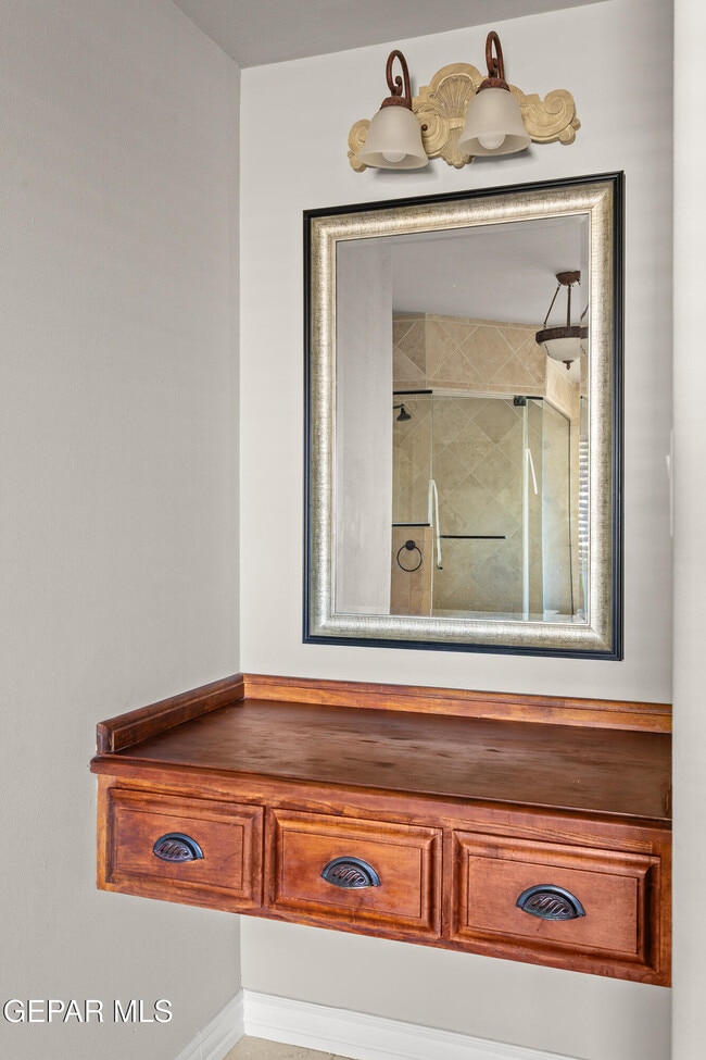 Building Photo - 6204 Pinehurst Dr