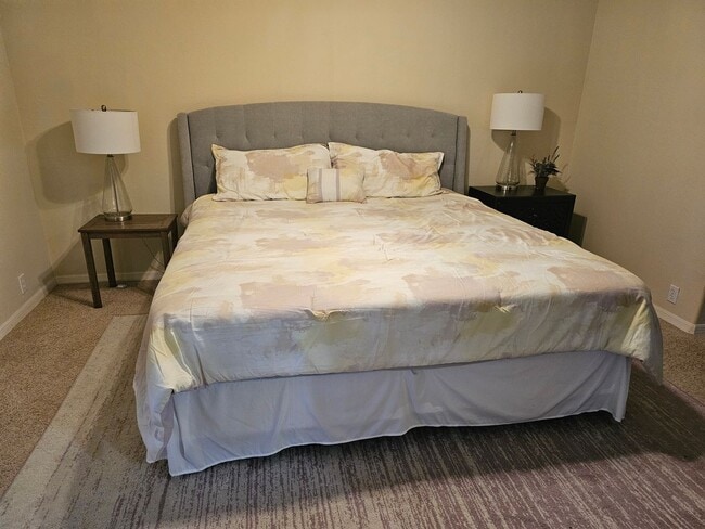 Building Photo - Available at a discounted rate - Furnished 3BR/2BA second floor condo in Worthington!