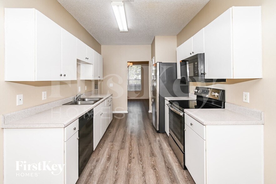 Building Photo - 4302 Ravenwood Dr