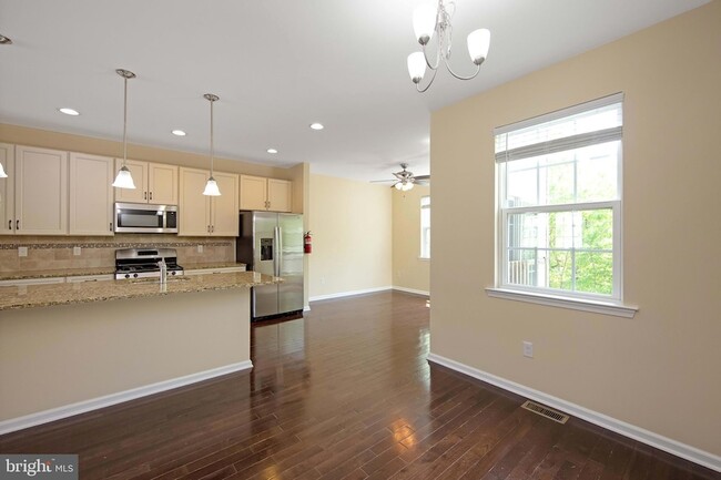 Building Photo - 421 Dogwood Dr