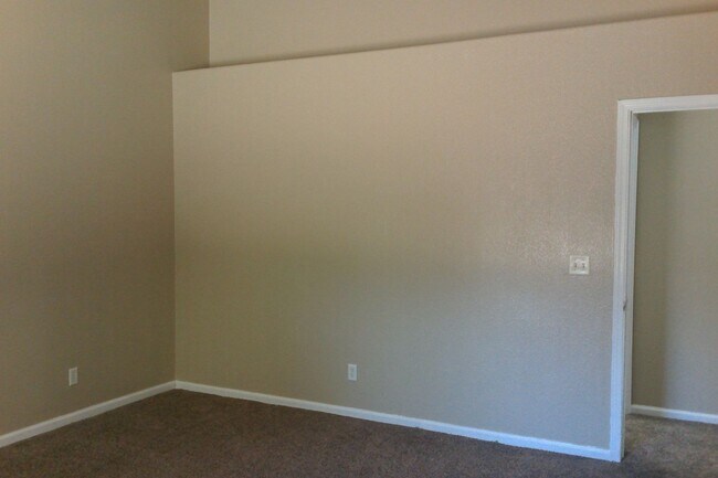 Building Photo - Beautiful Home in the Clovis school area