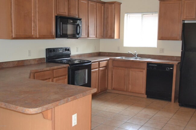 Building Photo - 2446 E Calle Pelicano