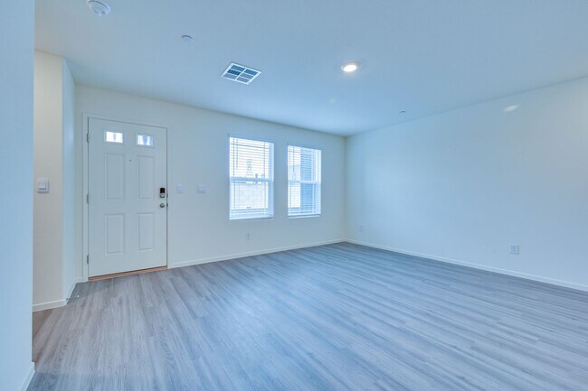 Building Photo - Brand New Townhouse!!! All Appliances incl...