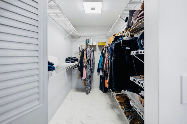 Building Photo - 129 Lake Carol Dr