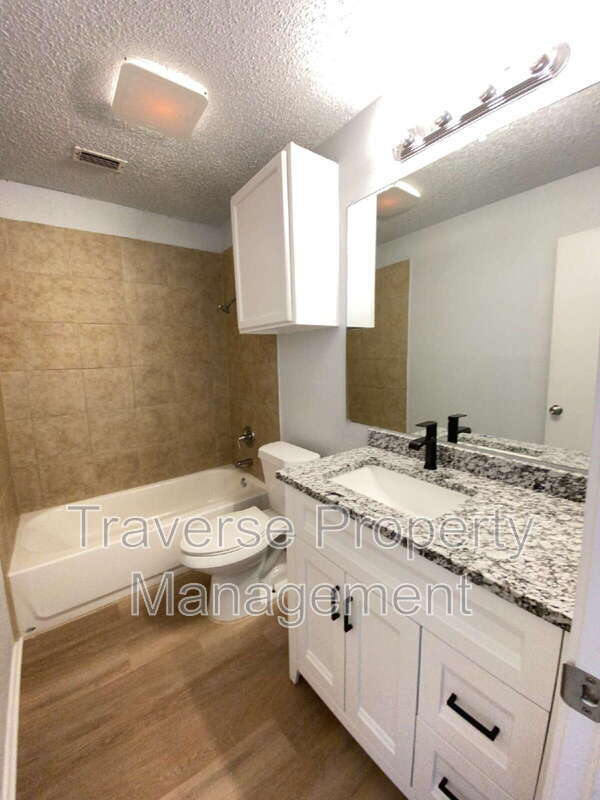 Building Photo - 209 Hickory Springs Dr