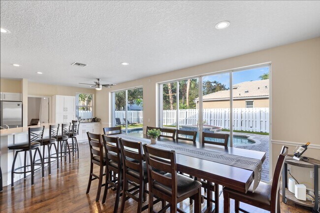 Building Photo - 7663 Great Oak Dr