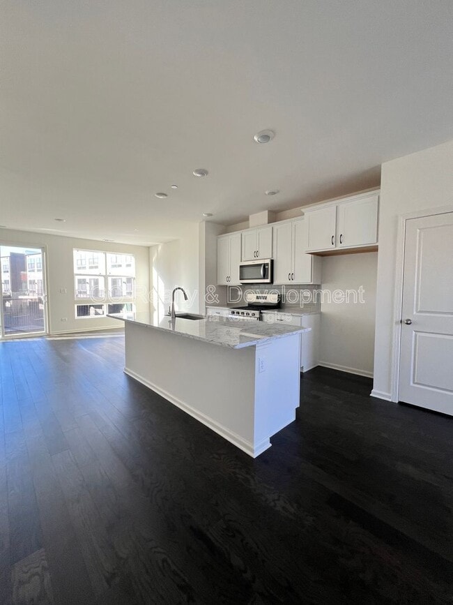 Building Photo - 1265 Lakepointe Dr