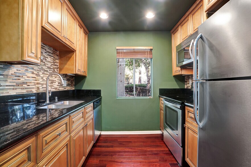 Building Photo - 9103 Summertime Ln