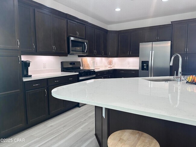 Building Photo - 9259 Paradise Dr