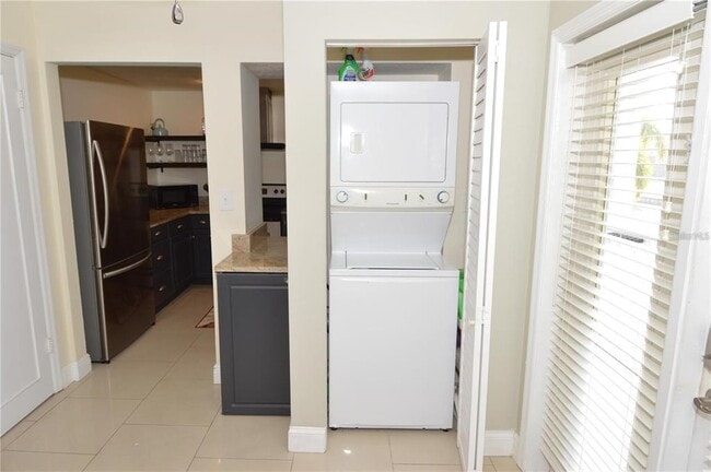 Building Photo - 3873 Pompano Dr SE