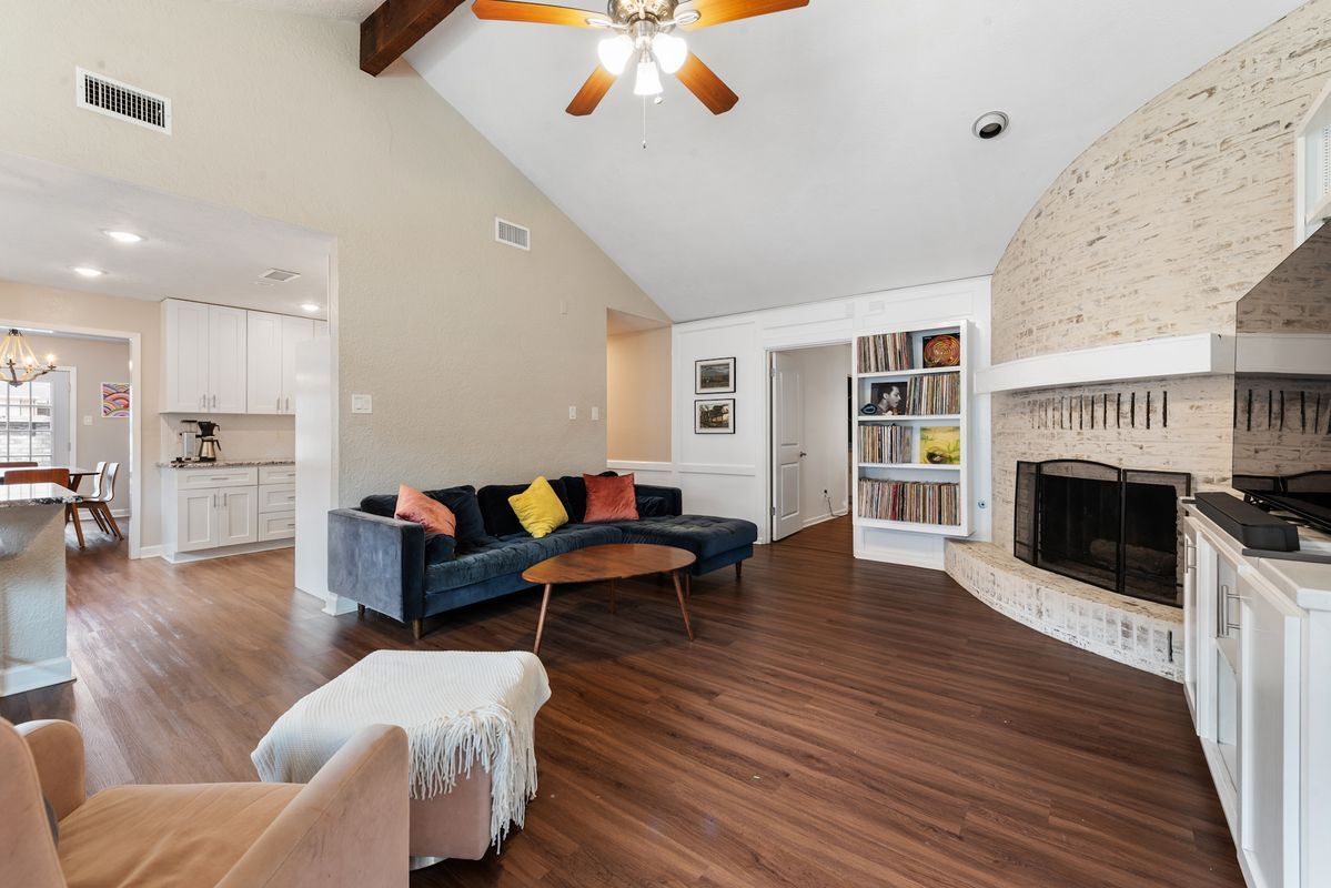 Building Photo - 2907 Broadmoor Dr