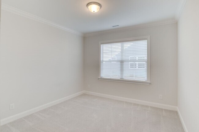 Building Photo - Light & Bright 4BR 3BA house in Tryon, Wak...