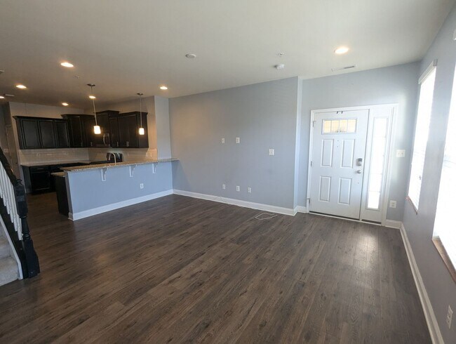 Building Photo - Ground level (two story) Condo in Westview South Community available early April!