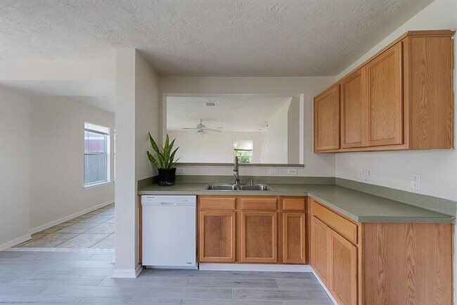 Building Photo - 8139 Sanders Glen Ln